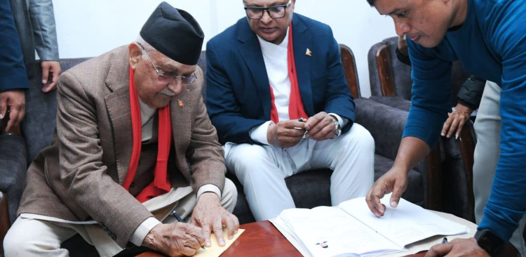 ओलीले गरे झापा–५ बाट उम्मेदवारी दर्ता