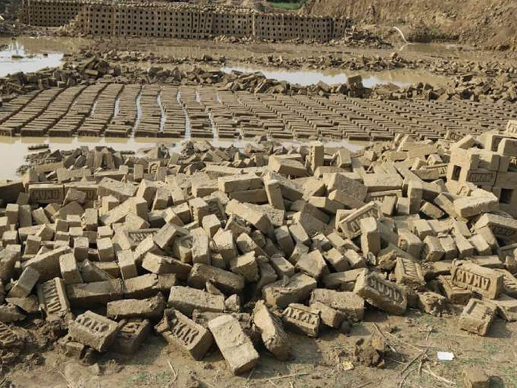 बेमौसमी वर्षाबाट इँटा उद्योग प्रभावित